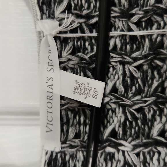 Nwt. Victoria secret hooded chunky cable knit cardigan in a sz. S/P - Picture 2 of 7